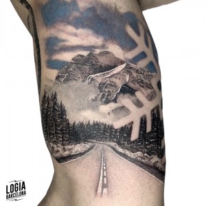 tatuaje_brazo_carretera_montañas_logia_barcelona_paula_soria